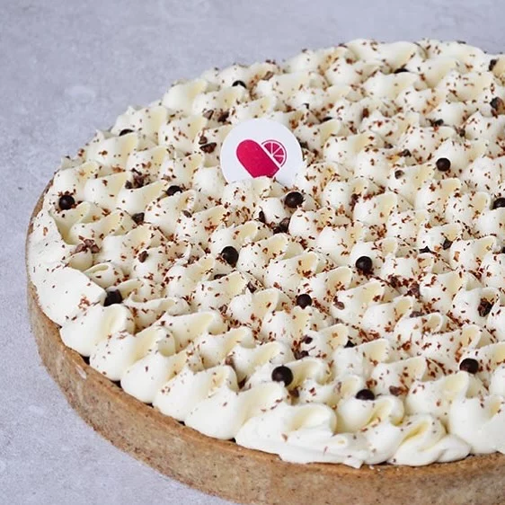 🍫 TARTE CHOCO COCO 🥥 [sans gluten]  ❤️ Composition :
~ Pâte sucrée sarrasin
~ Praliné amande & coco
~ Ganache chocolat noir
~ Ganache montée coco  ✅ Disponible au format 4-5 personnes | 6-8 personnes | 10-12 personnes  ❤️ Venez commander la vôtre directement sur la boutique en ligne :
www.unzestedepassion.fr  ✉️ Par email : contact@unzestedepassion.fr 
📞Par telephone : 06 58 49 61 25
Ou via Instagram en MP  ☝️Lien du la boutique en ligne dans ma Bio ☝️  #tarte #2025 #chocolat #coco #patisserie #pastry #pastrychef #gateau #gourmandise #montpellier #yummi #insta #love #frenchpastry #patisseriefrancaise #picoftheday #instagood #cake #pornfood